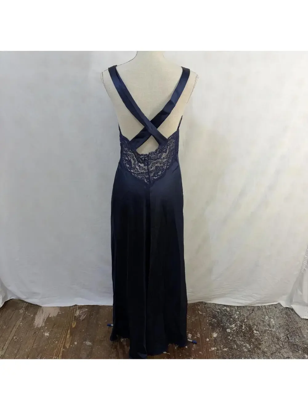 Navy lace front satin Vanity fair 70s vintage gown lingerie